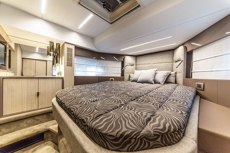 Cranchi T36 Crossover, multitasking - Barchemagazine.com